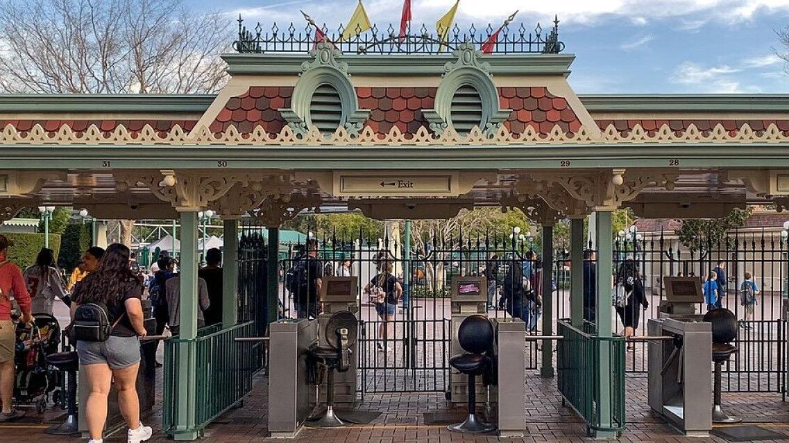 Disney to pay $233M to end Disneyland Anaheim wage suit